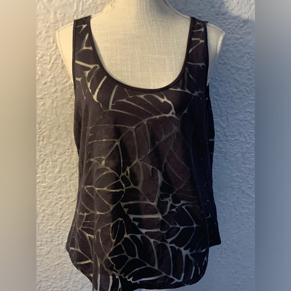 Women’s tank top. (L) Apt 9